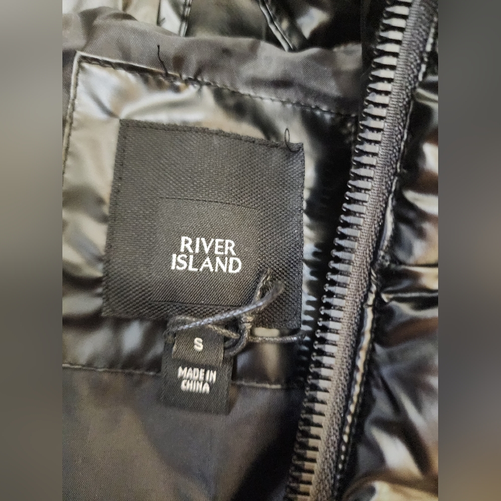 Size S - RIVER ISLAND Oversized Fit Ri Black Monogram Puffer Jacket - Picture 7 of 8